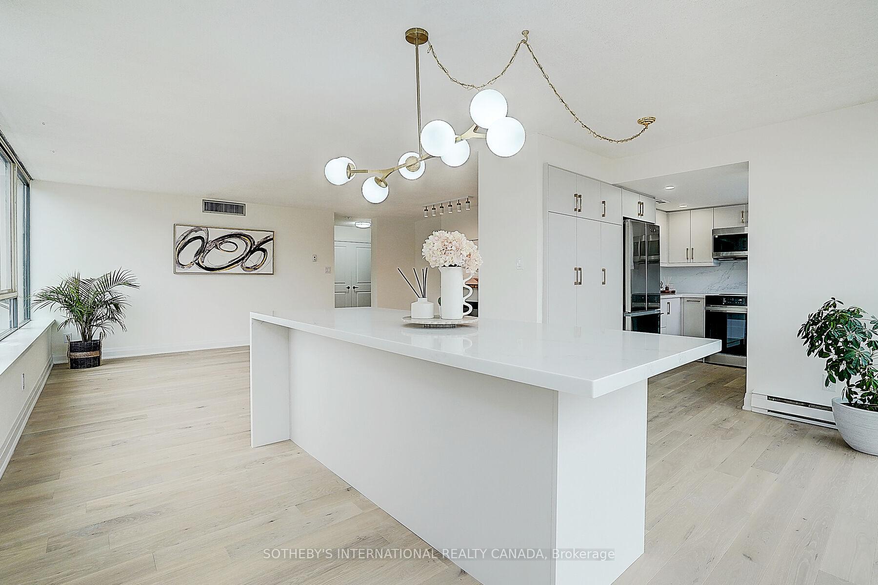2 Bedrooms Condo at 1240 Marlborough, Oakville For sale