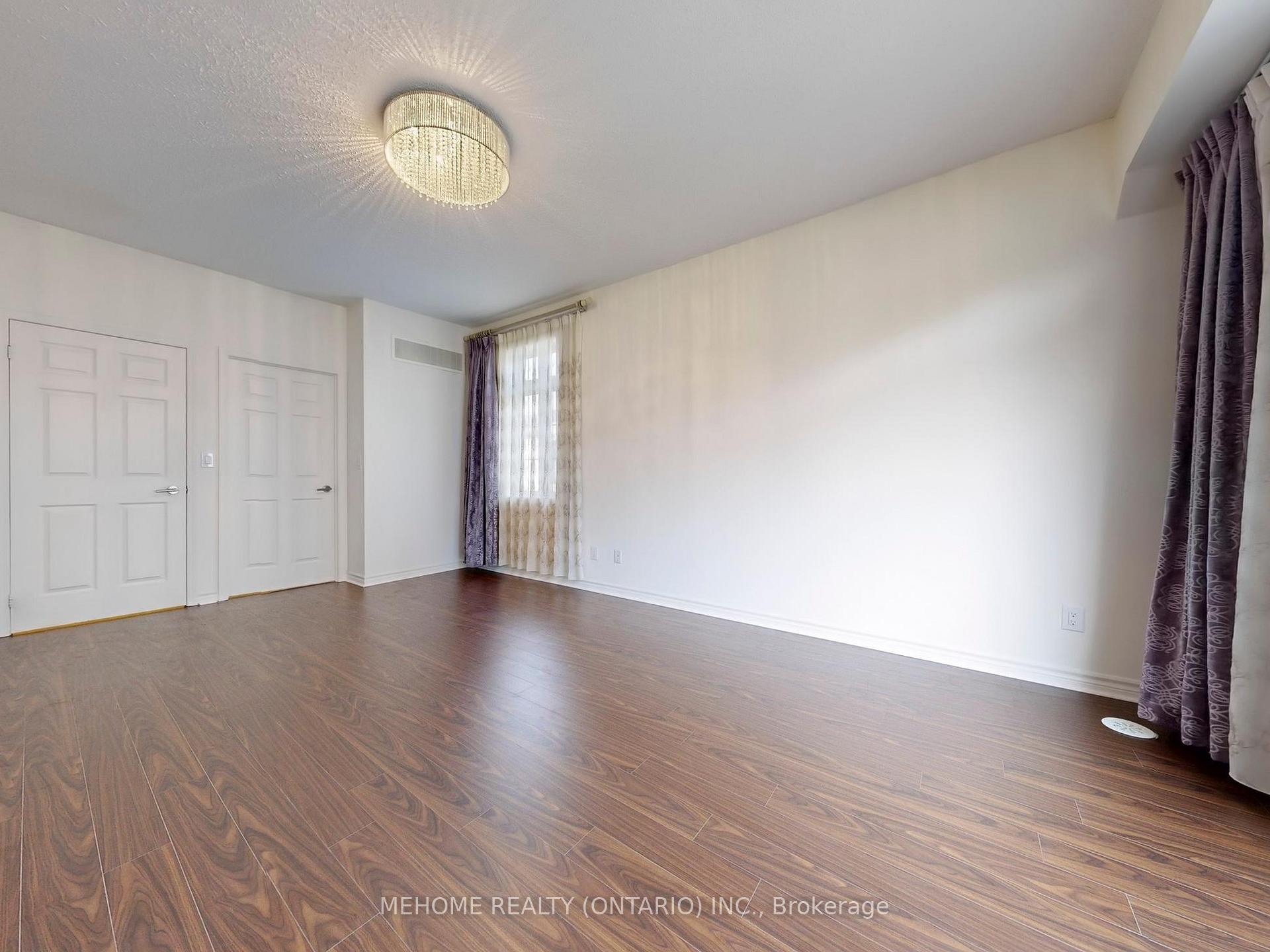 3 Bedrooms Condo at 7 Brighton, Vaughan For sale