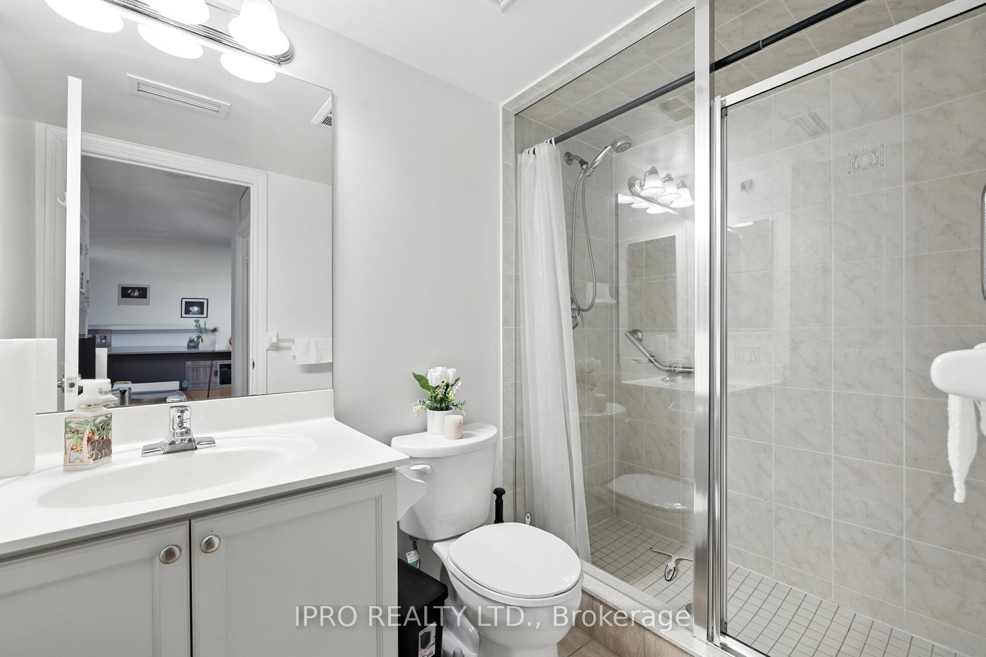 3 Bedrooms Condo at 61 Town Centre, Toronto For sale