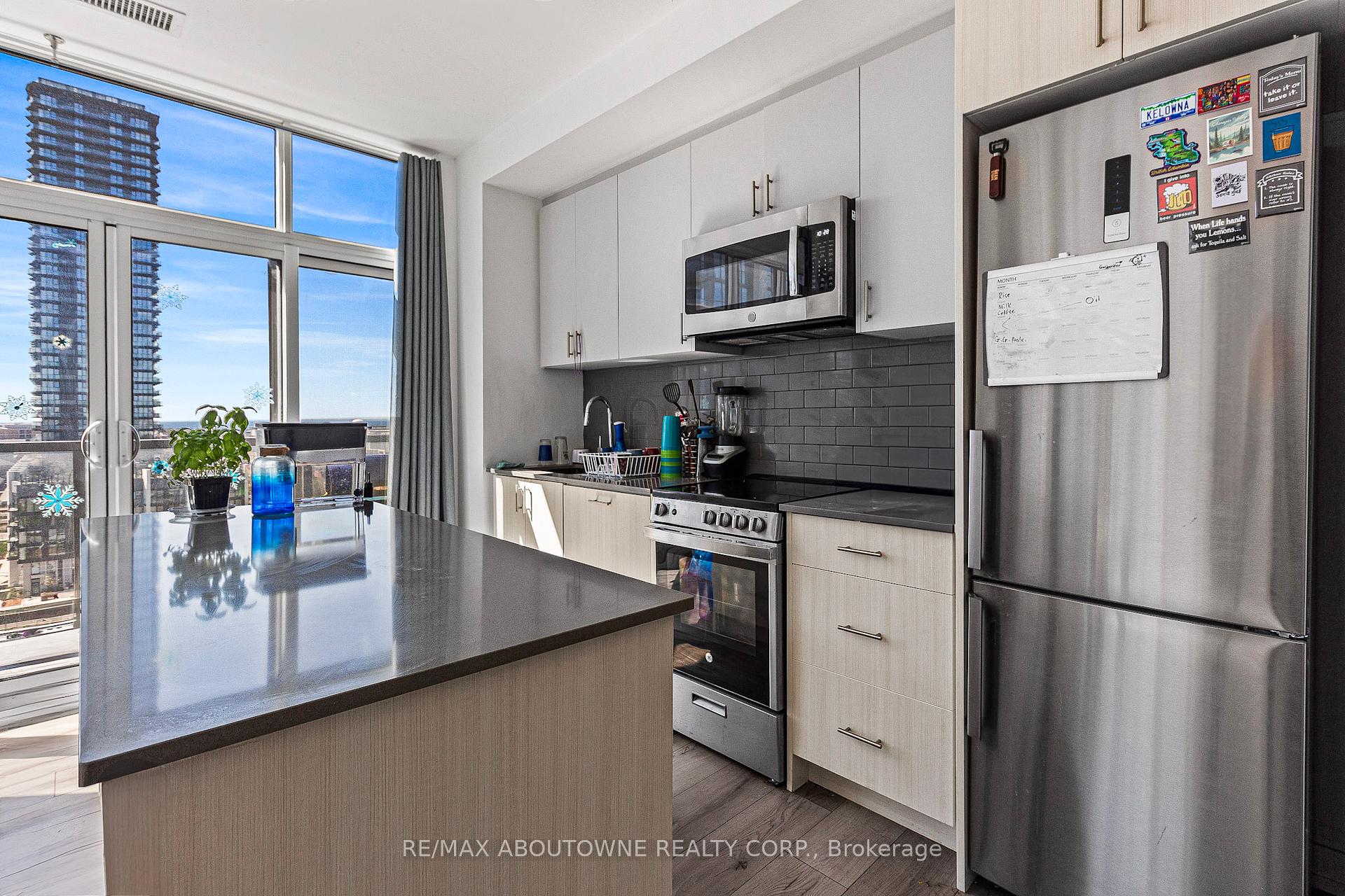 3 Bedrooms Condo at 1195 The Queensway, Toronto For sale