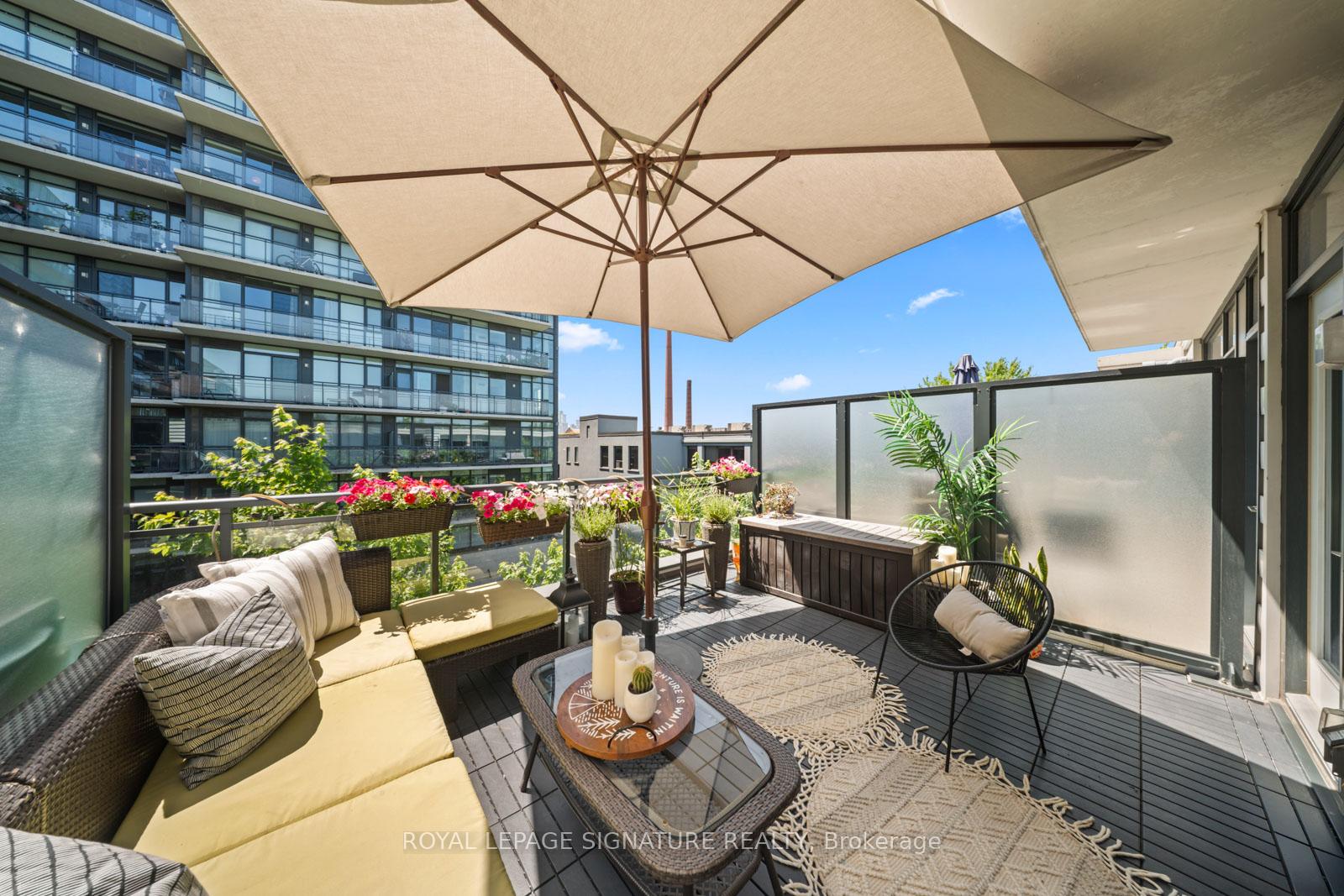 2 Bedrooms Condo at 1190 Dundas, Toronto For sale