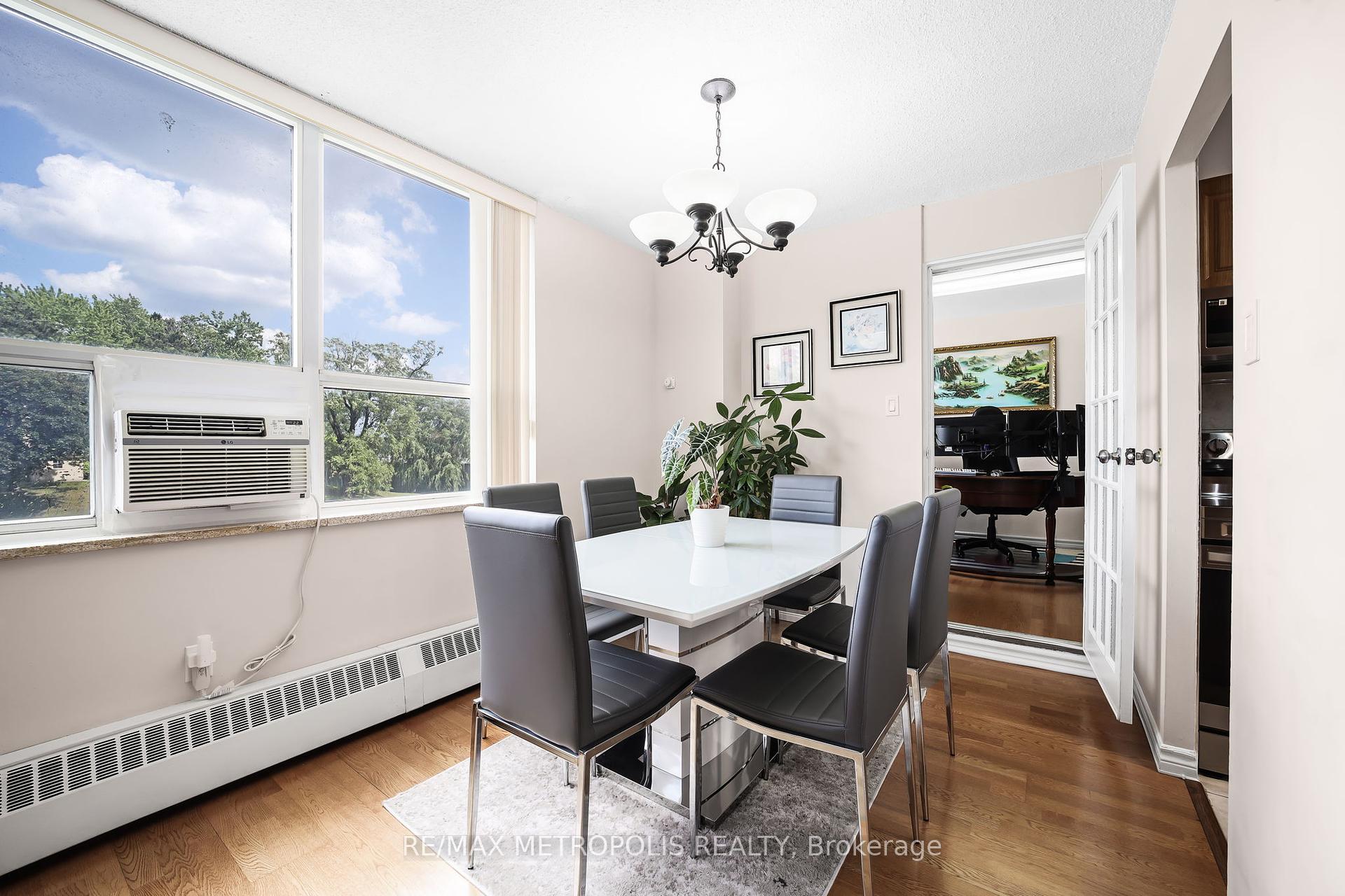 3 Bedrooms Condo at 5 Parkway Forest, Toronto For sale