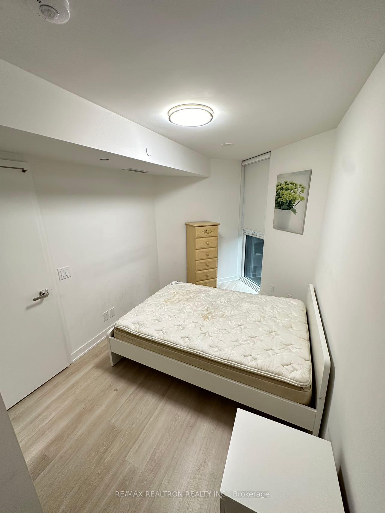 2 Bedrooms Condo at 30 Tretti,  Toronto For sale