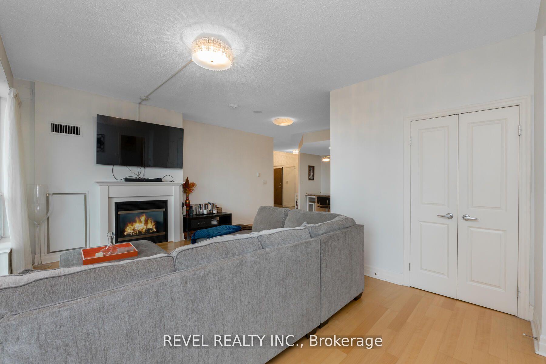 3 Bedrooms Condo at 88 Palace Pier, Toronto For sale