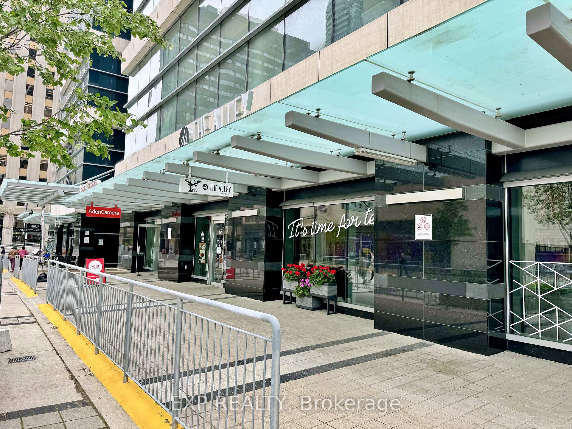 1 Bedroom Condo at 386 Yonge, Toronto For sale