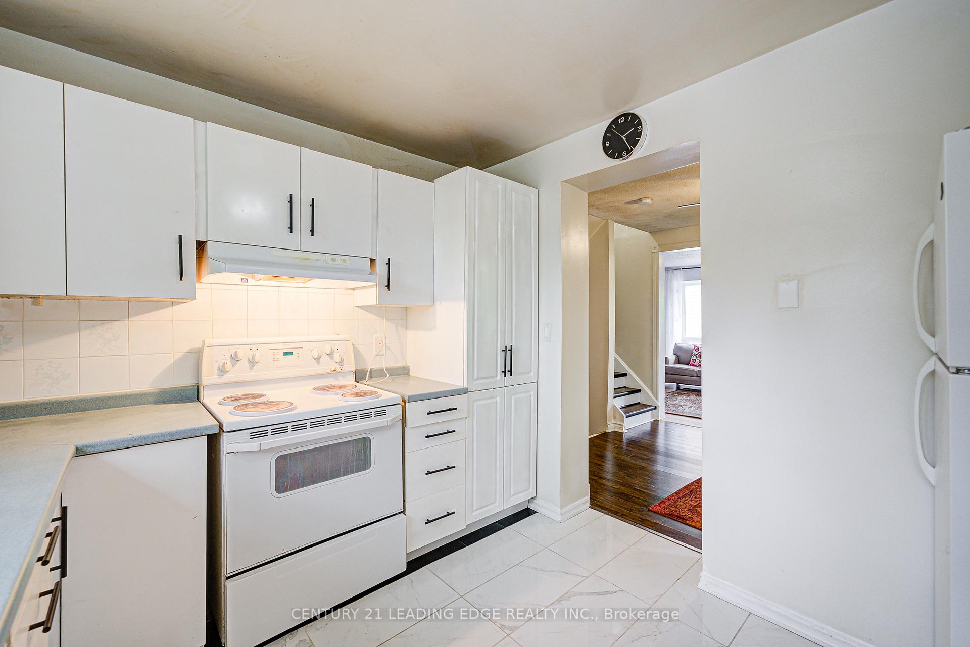 5 Bedrooms Condo at 25 Collinsgrove, Toronto For sale