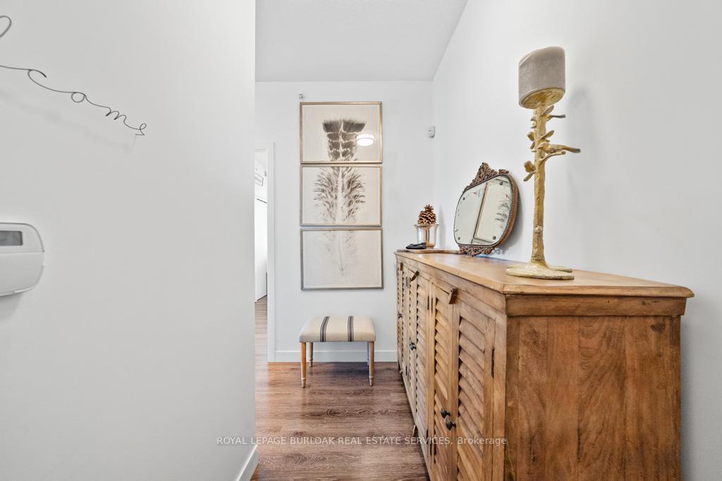 2 Bedrooms Condo at 2087 Fairview, Burlington For sale