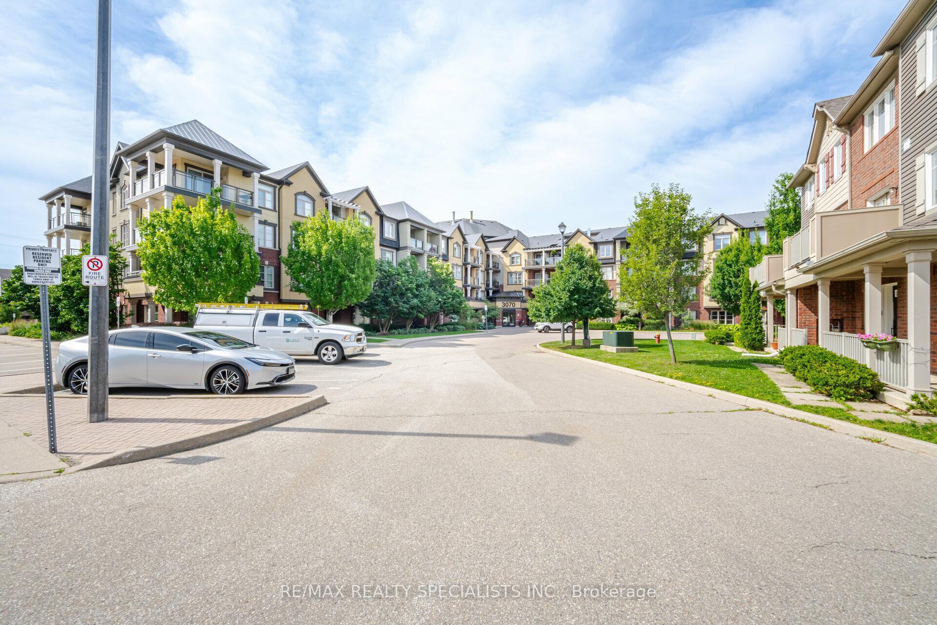 2 Bedrooms Condo at 3070 Rotary, Burlington For sale