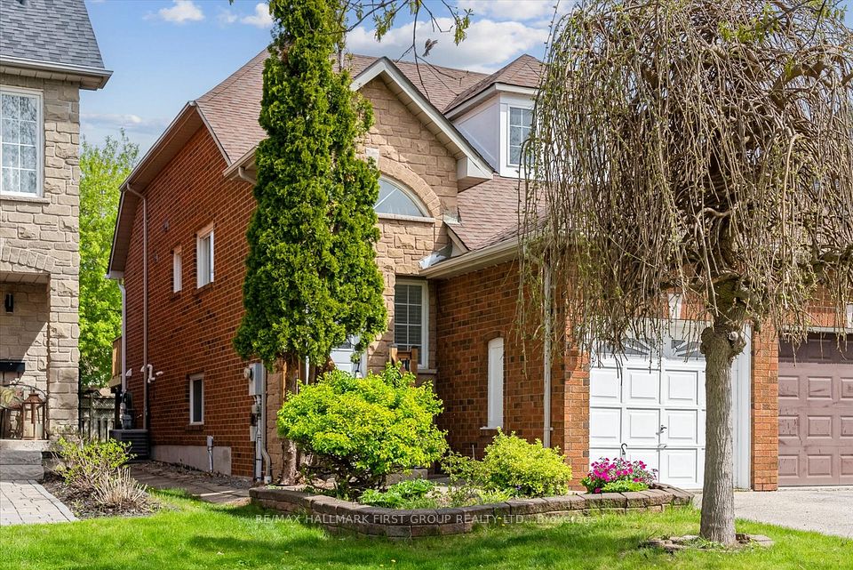 1647 Autumn Crescent, Pickering, ON L1V 6X6