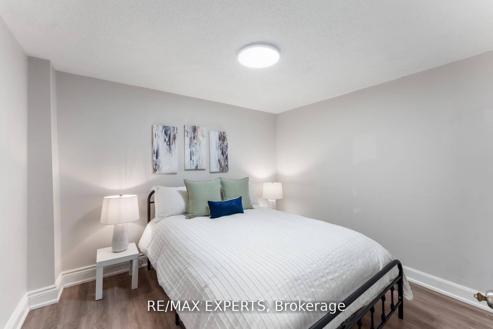 5 Bedrooms Condo at 1484 Torrington, Mississauga For sale