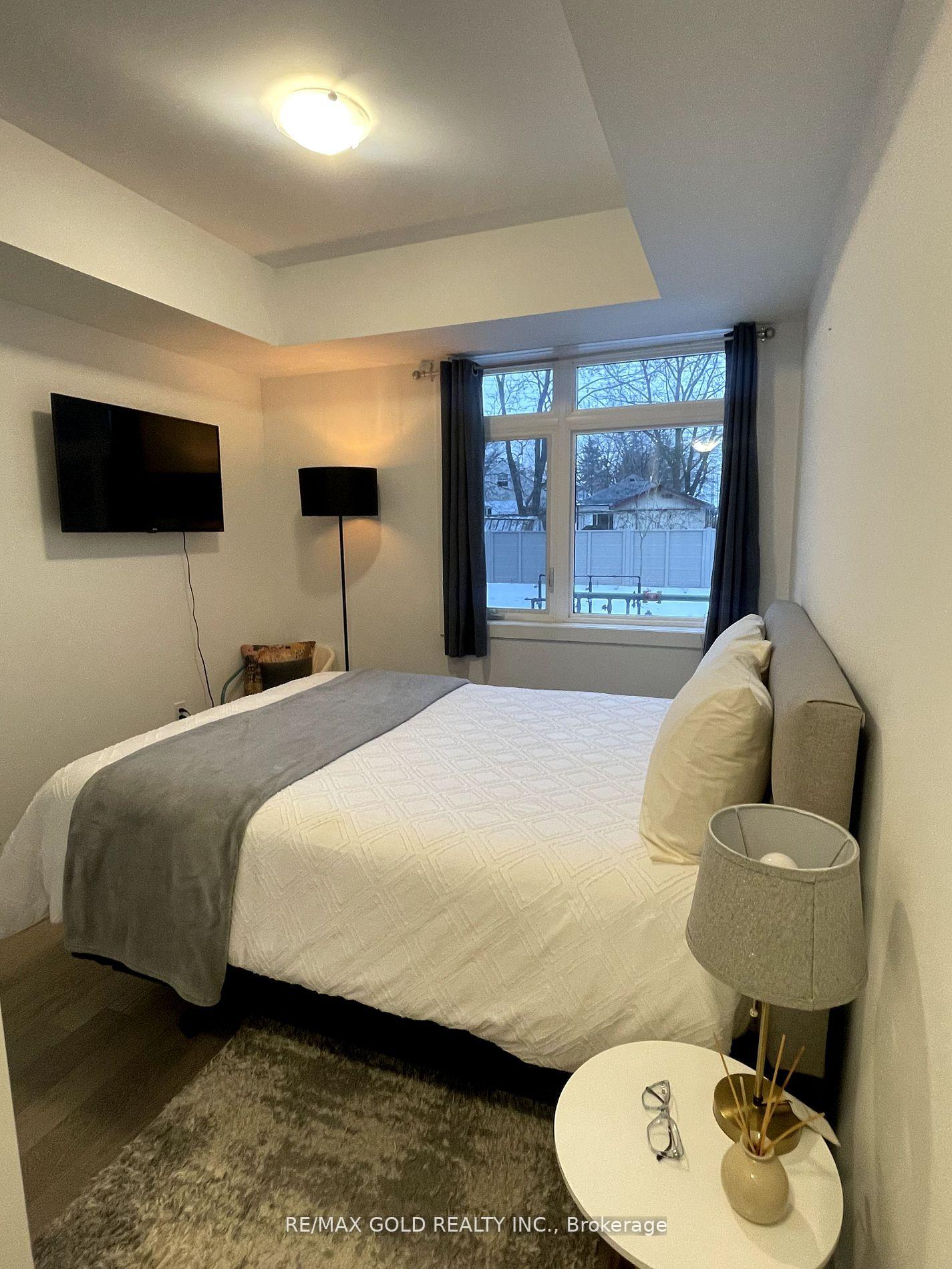 2 Bedrooms Condo at 1115 Douglas McCurdy Comm, Mississauga For sale