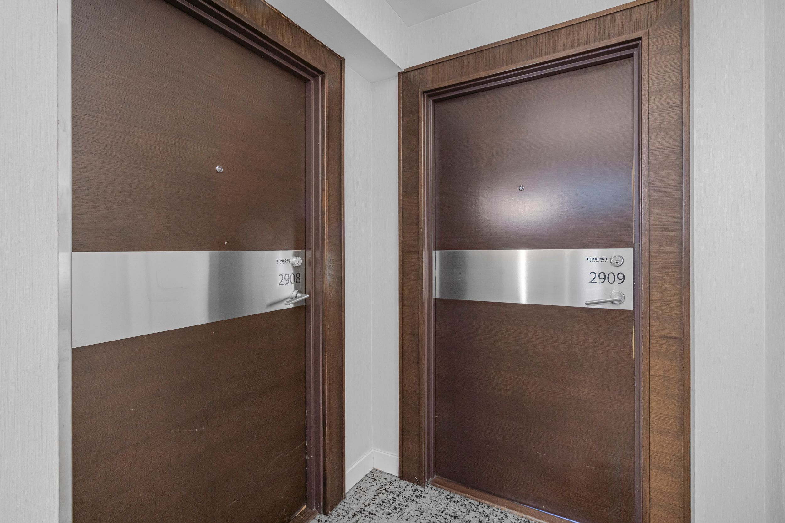 21 Iceboat Terrace 2909