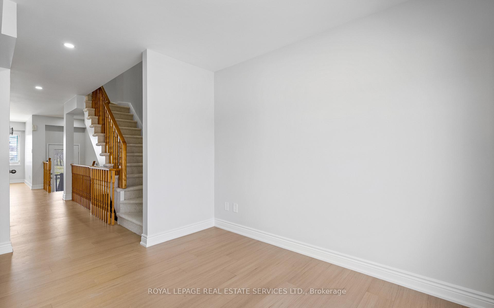 4 Bedrooms Condo at 5025 Ninth, Mississauga For sale