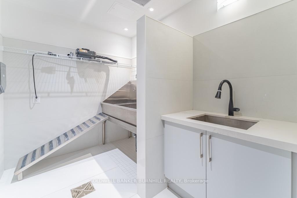 1 Bedroom Condo at 2450 Old Bronte,  Oakville For sale