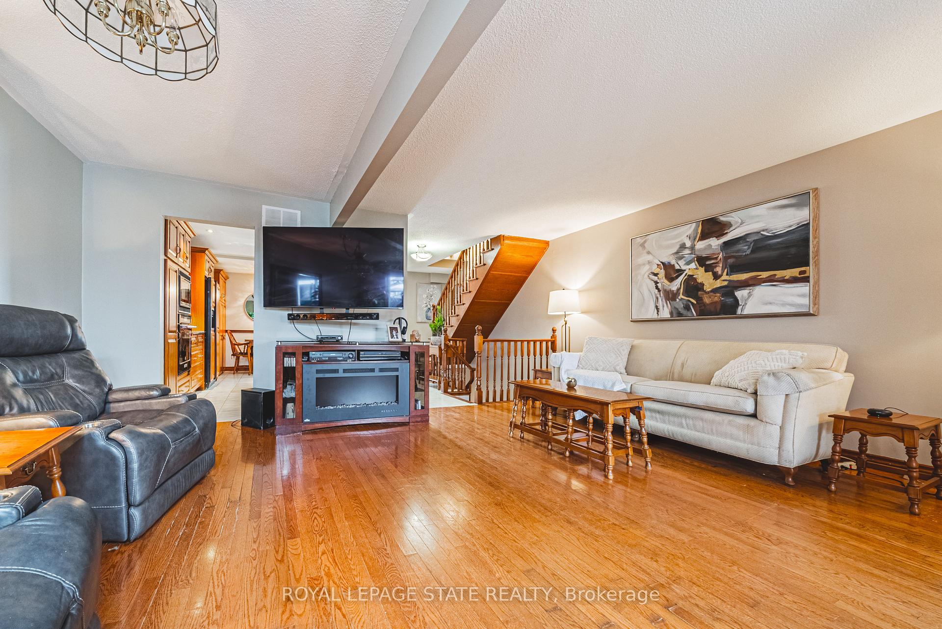 3 Bedrooms Condo at 100 Quigley, Hamilton For sale