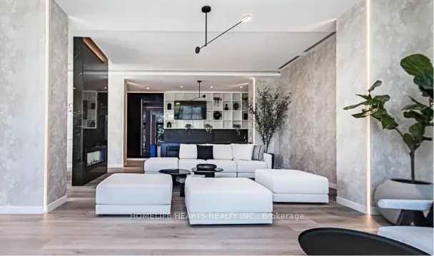 3 Bedrooms Condo at 86 Dundas, Mississauga For sale