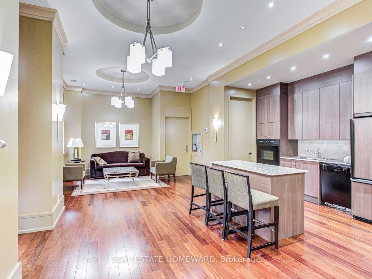 2 Bedrooms Condo at 48 St Clair, Toronto For sale