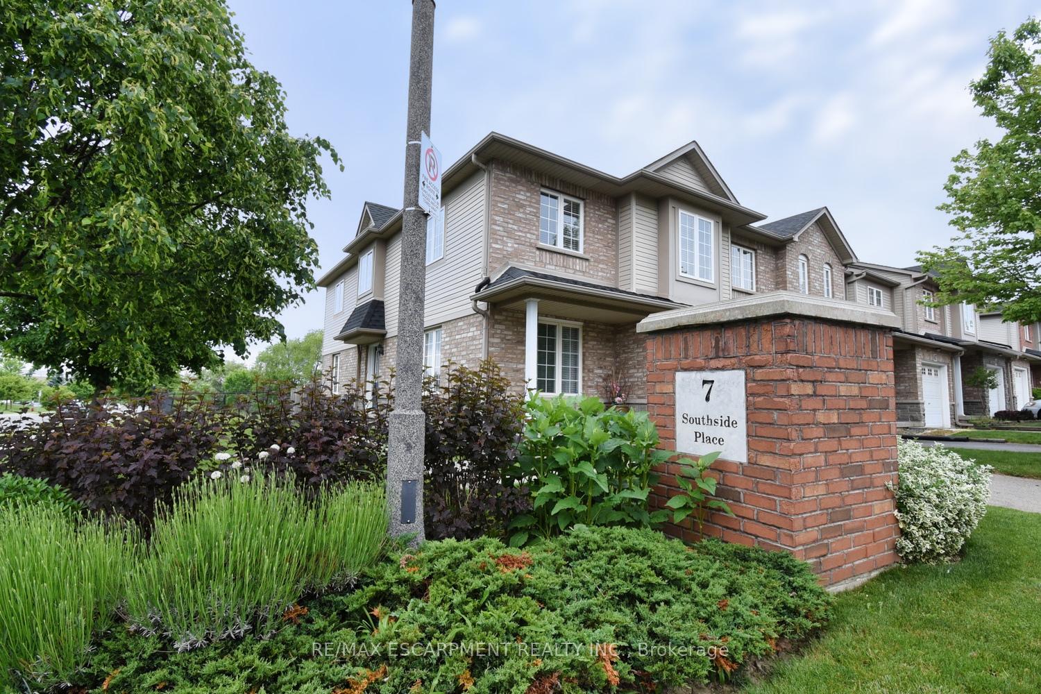 3 Bedrooms Condo at 7 Southside, Hamilton For sale