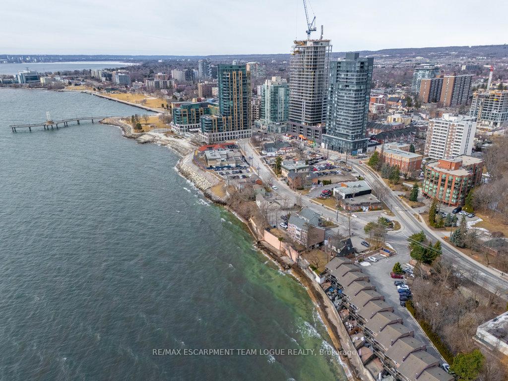2 Bedrooms Condo at 2121 Lakeshore,  Burlington For sale