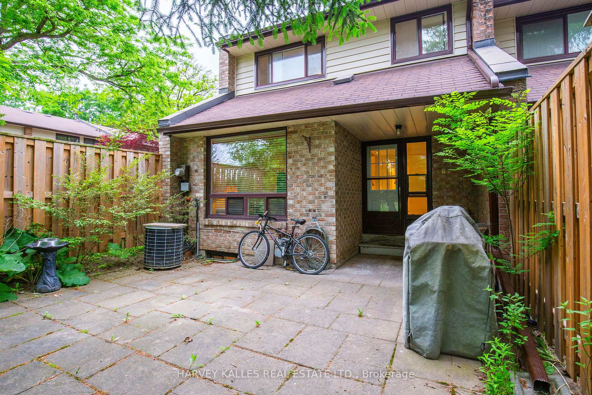 3 Bedrooms Condo at 2020 South Millway, Mississauga For sale
