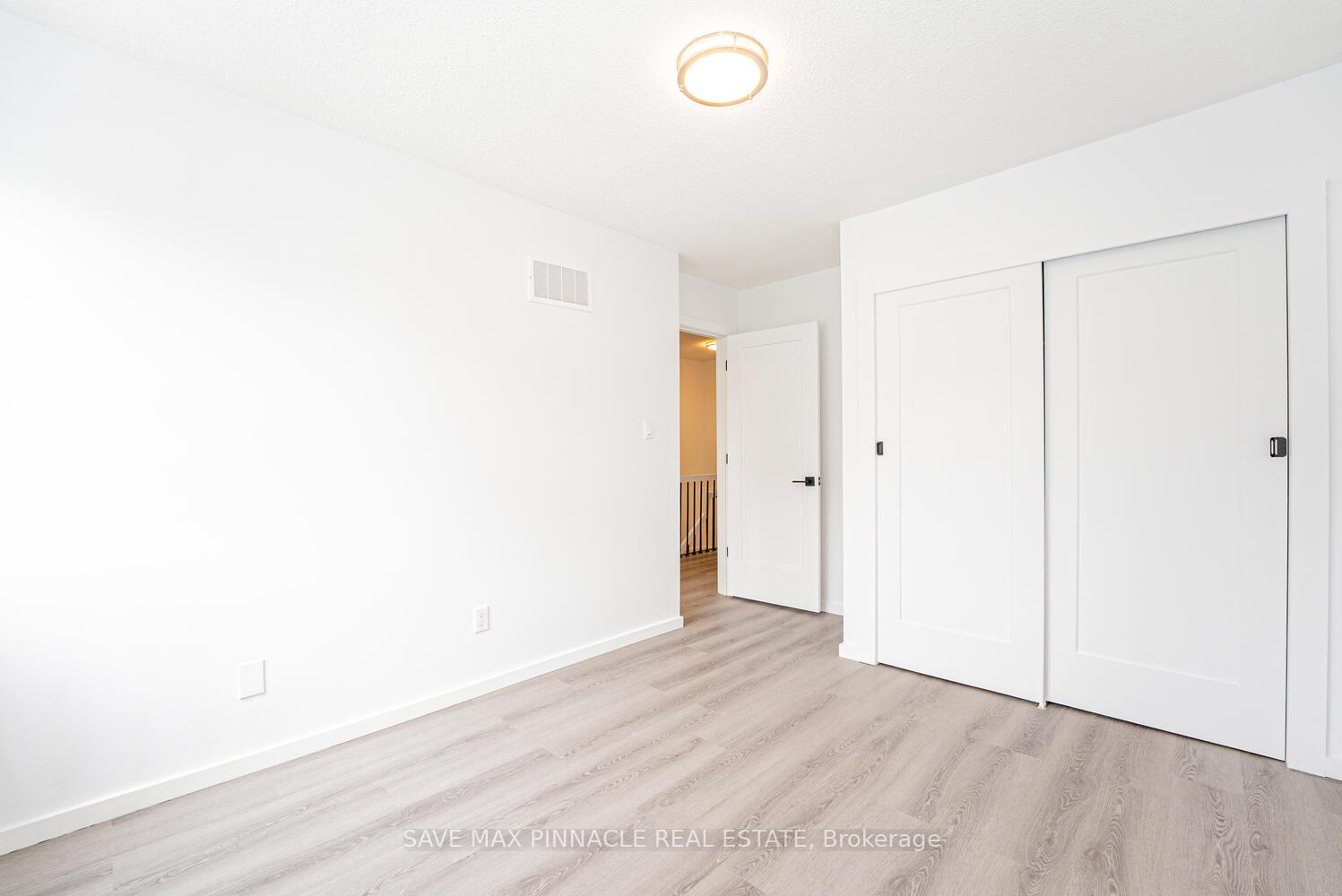4 Bedrooms Condo at 2120 Rathburn,  Mississauga For sale