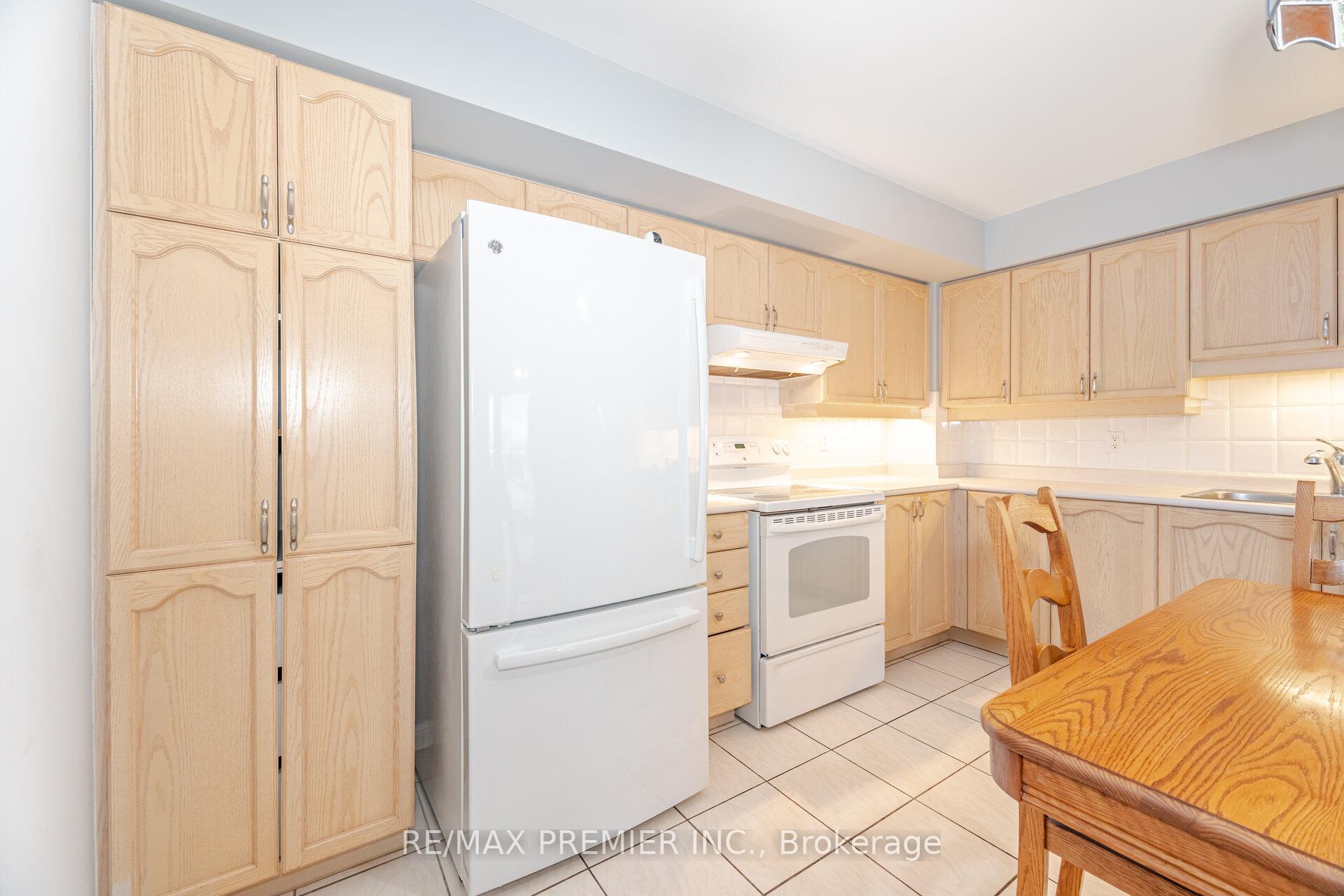1 Bedroom Condo at 2502 Rutherford,  Vaughan For sale