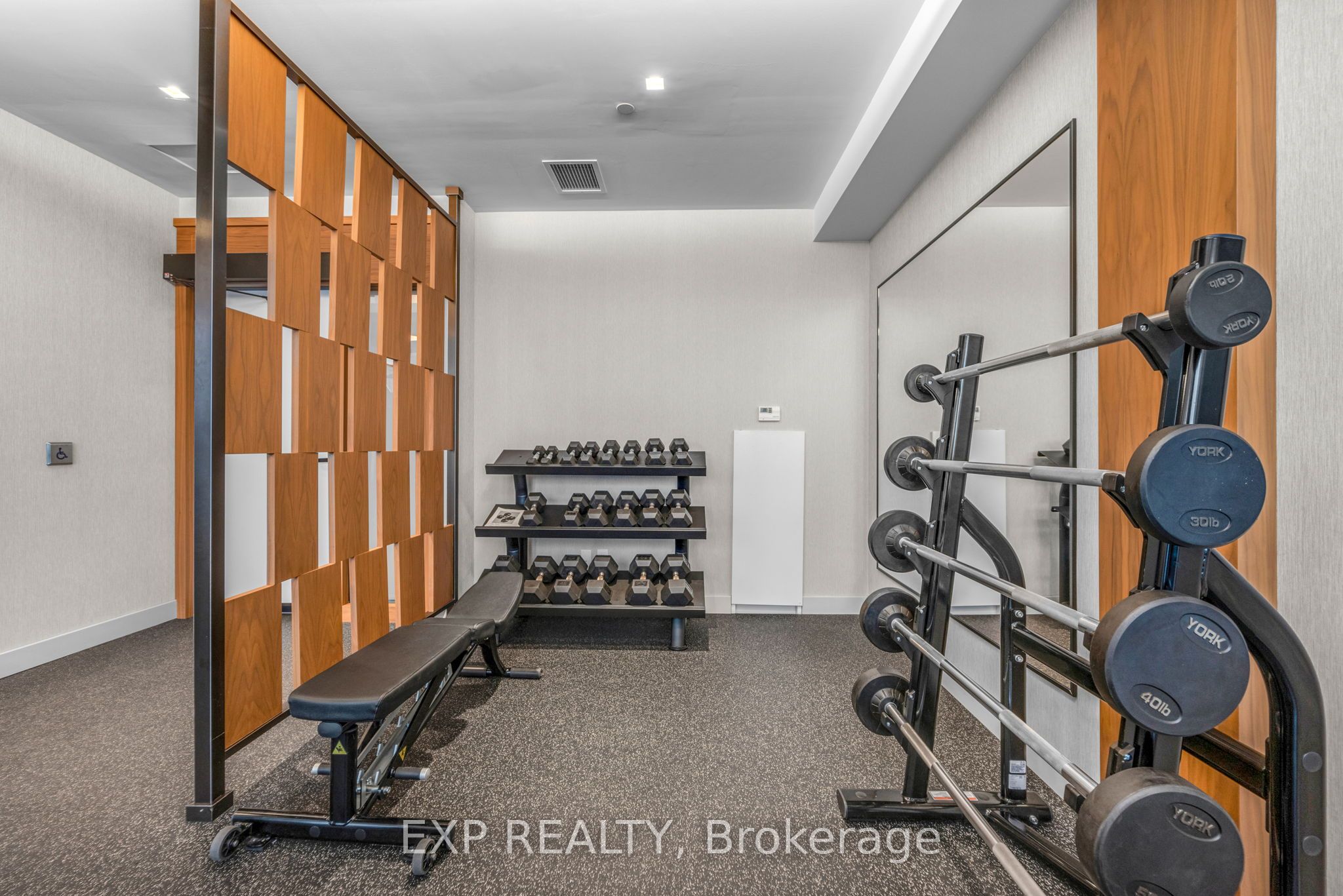 560 Rideau Street, #421