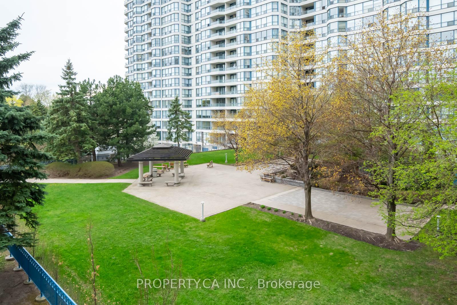 3 Bedrooms Condo at 7300 Yonge, Vaughan For sale