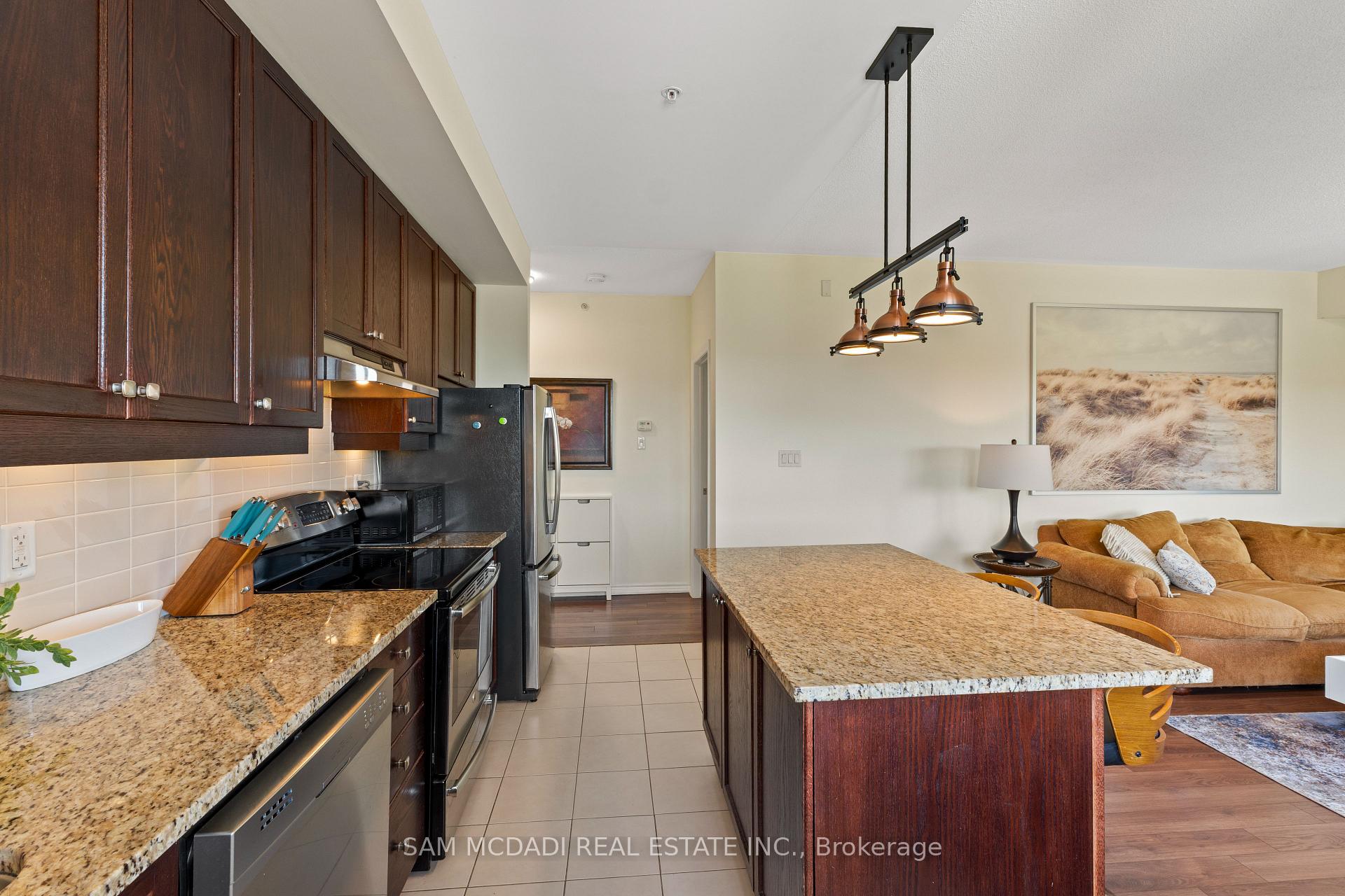 2 Bedrooms Condo at 570 Lolita, Mississauga For sale