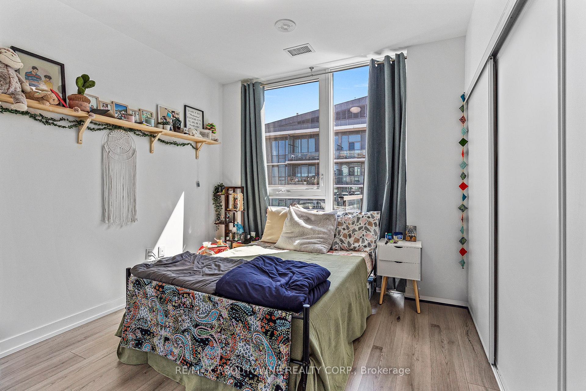 3 Bedrooms Condo at 1195 The Queensway, Toronto For sale