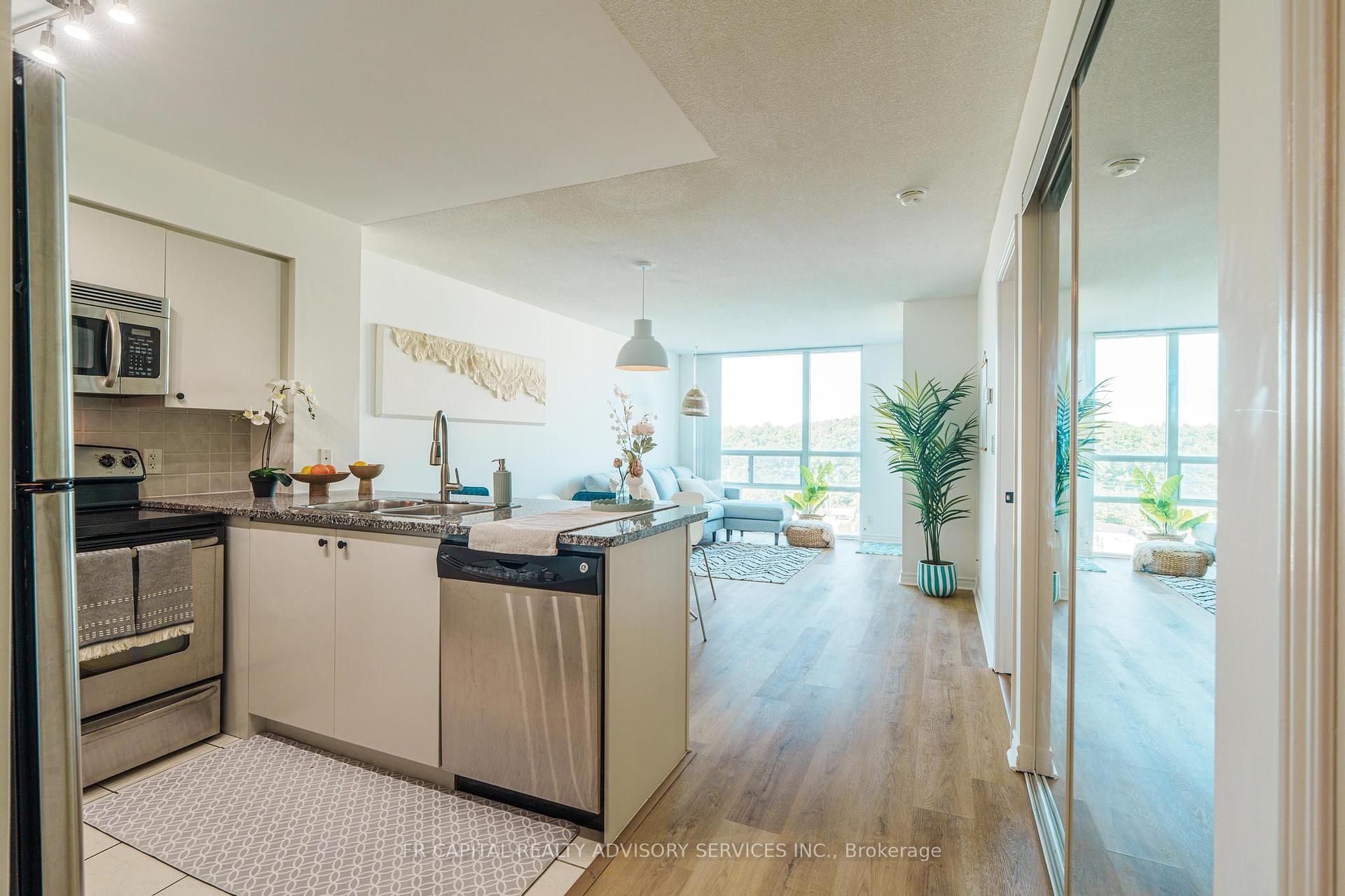 2 Bedrooms Condo at 68 Grangeway, Toronto For sale