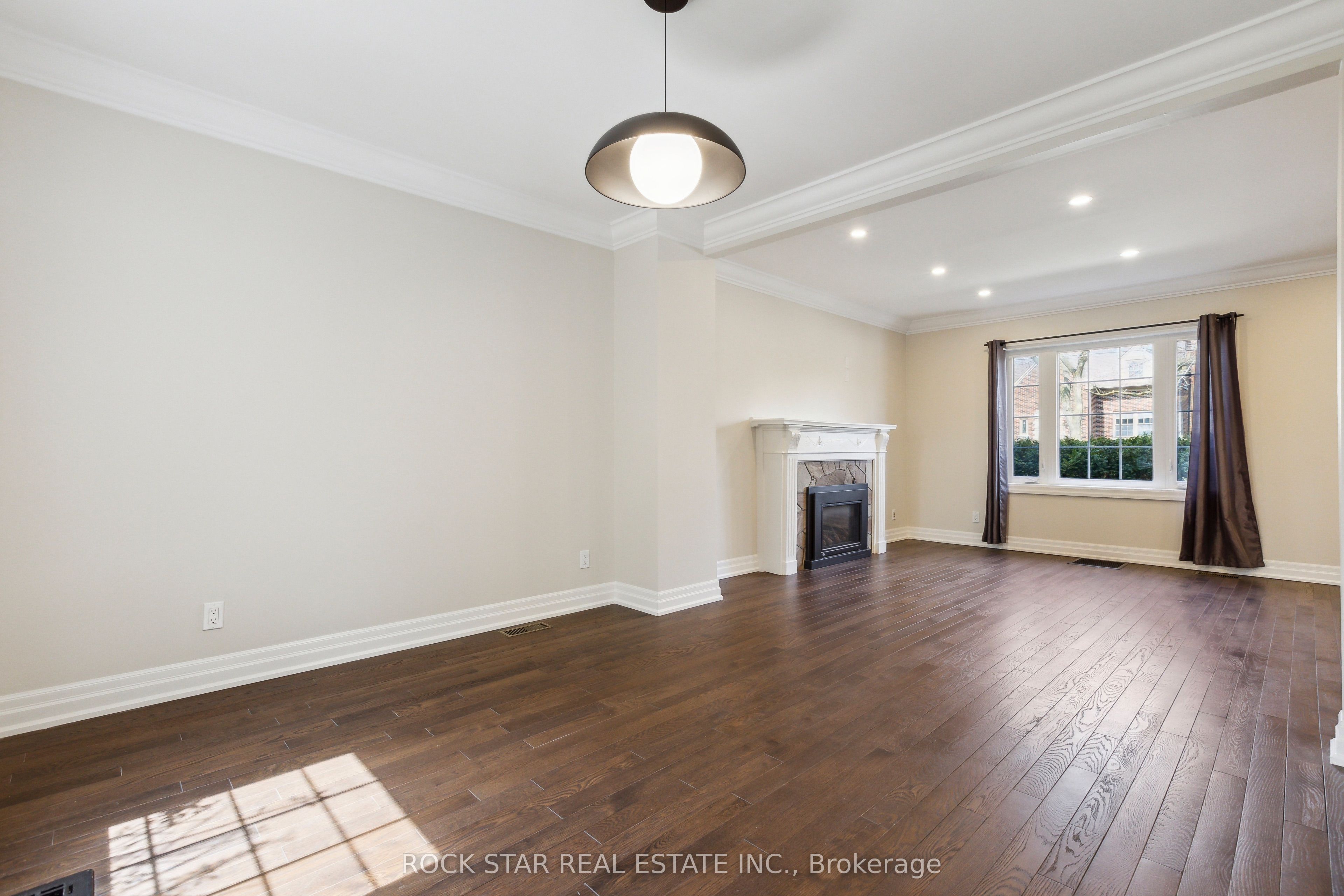 127 Krug Street, Kitchener, ON N2H 2Y1