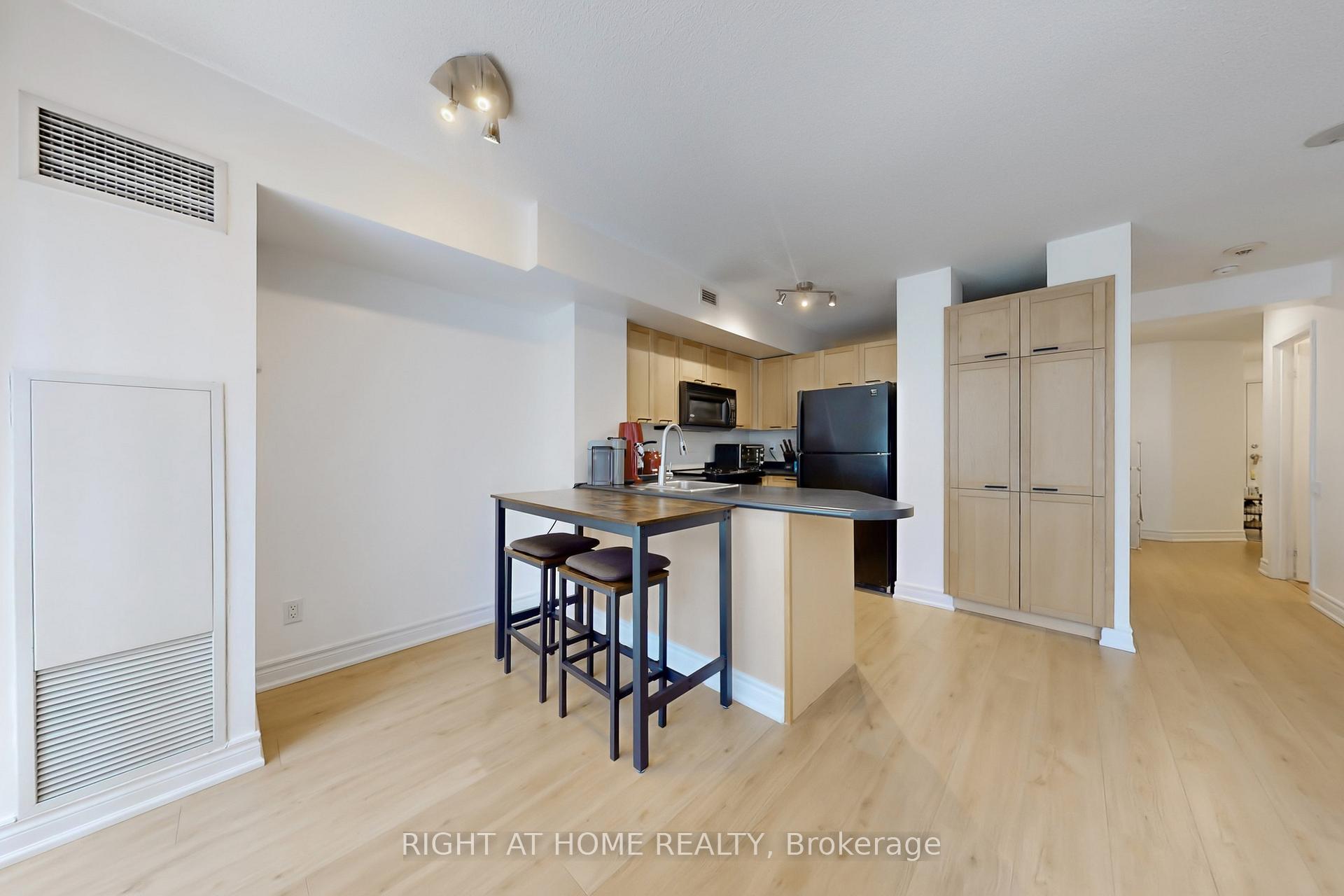 1 Bedroom Condo at 75 Dalhousie, Toronto For sale