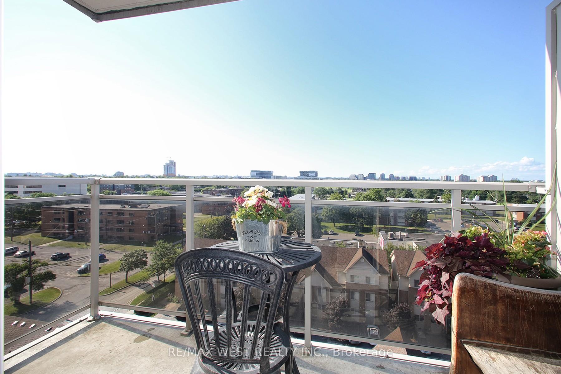 2 Bedrooms Condo at 650 Lawrence,  Toronto For sale