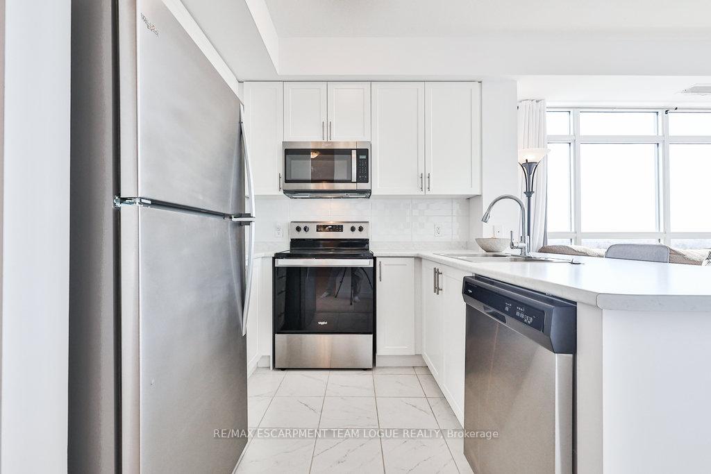 2 Bedrooms Condo at 450 Dundas,  Hamilton For sale