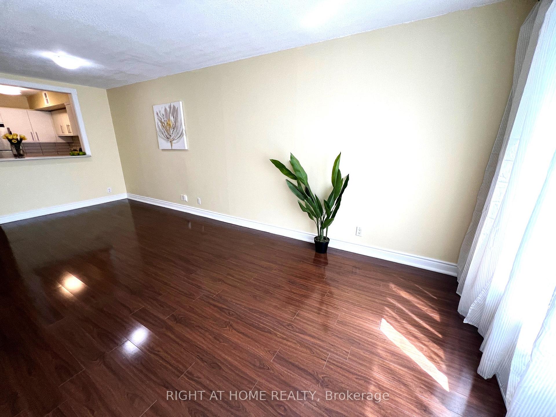 2 Bedrooms Condo at 92 King, Toronto For sale