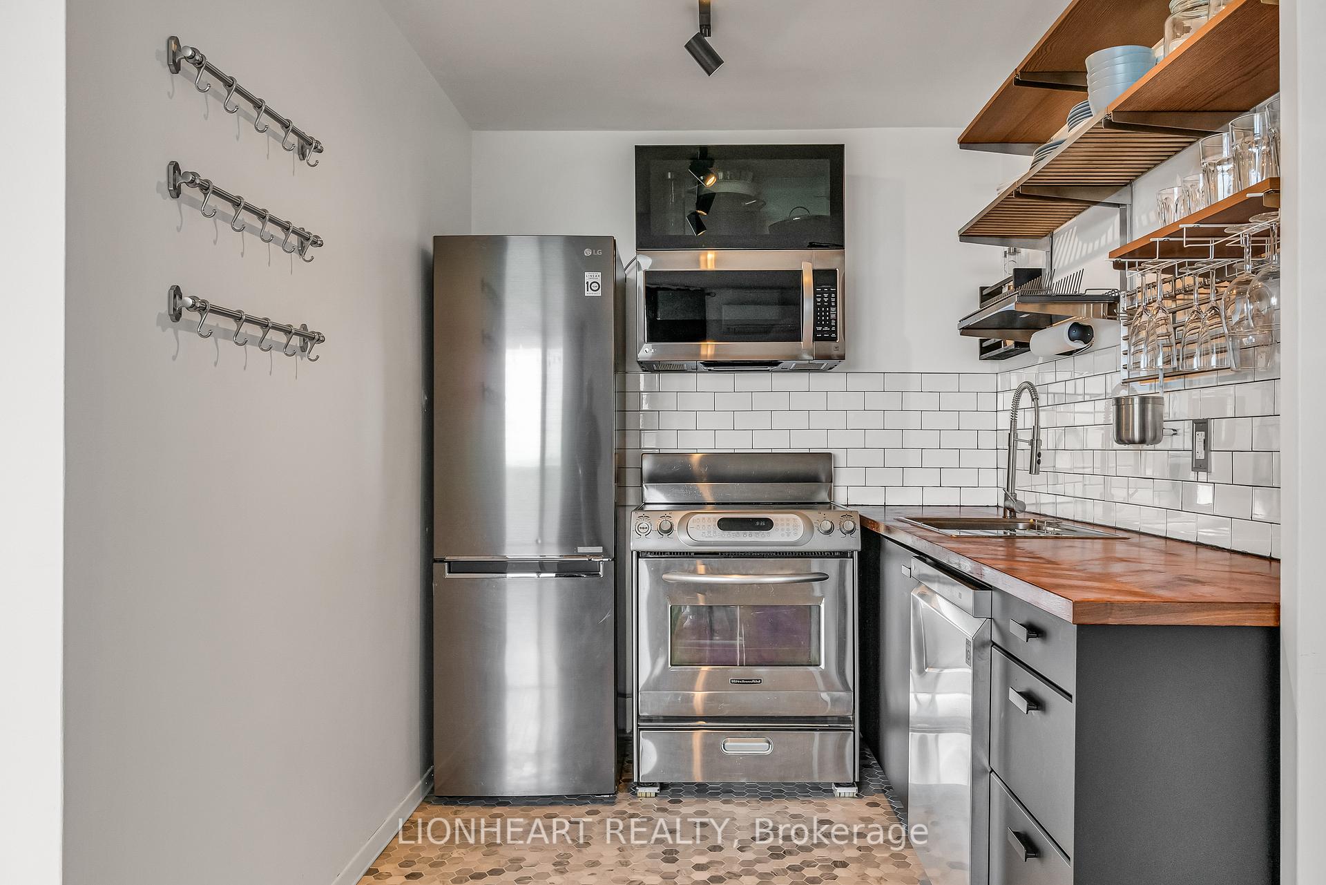 Condo at 40 Homewood, Toronto For sale