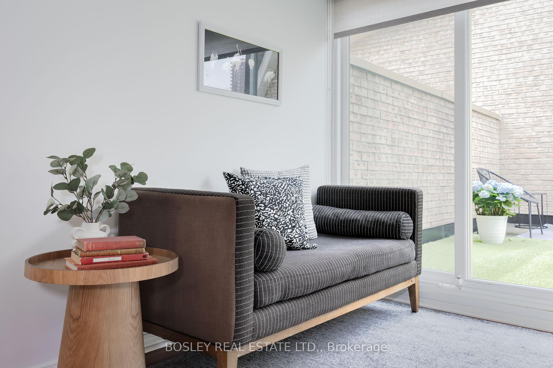 4 Bedrooms Condo at 95 Summerhill, Toronto For sale