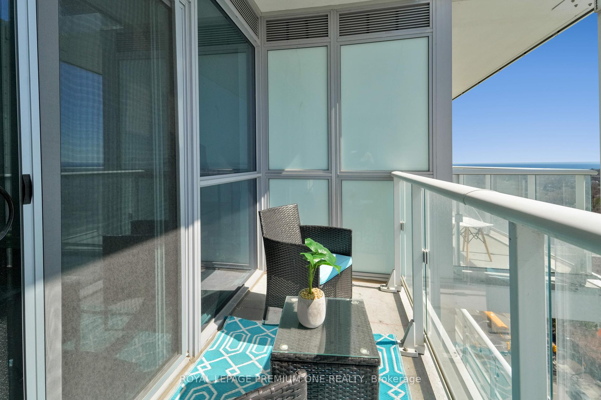 1 Bedroom Condo at 55 Speers, Oakville For sale