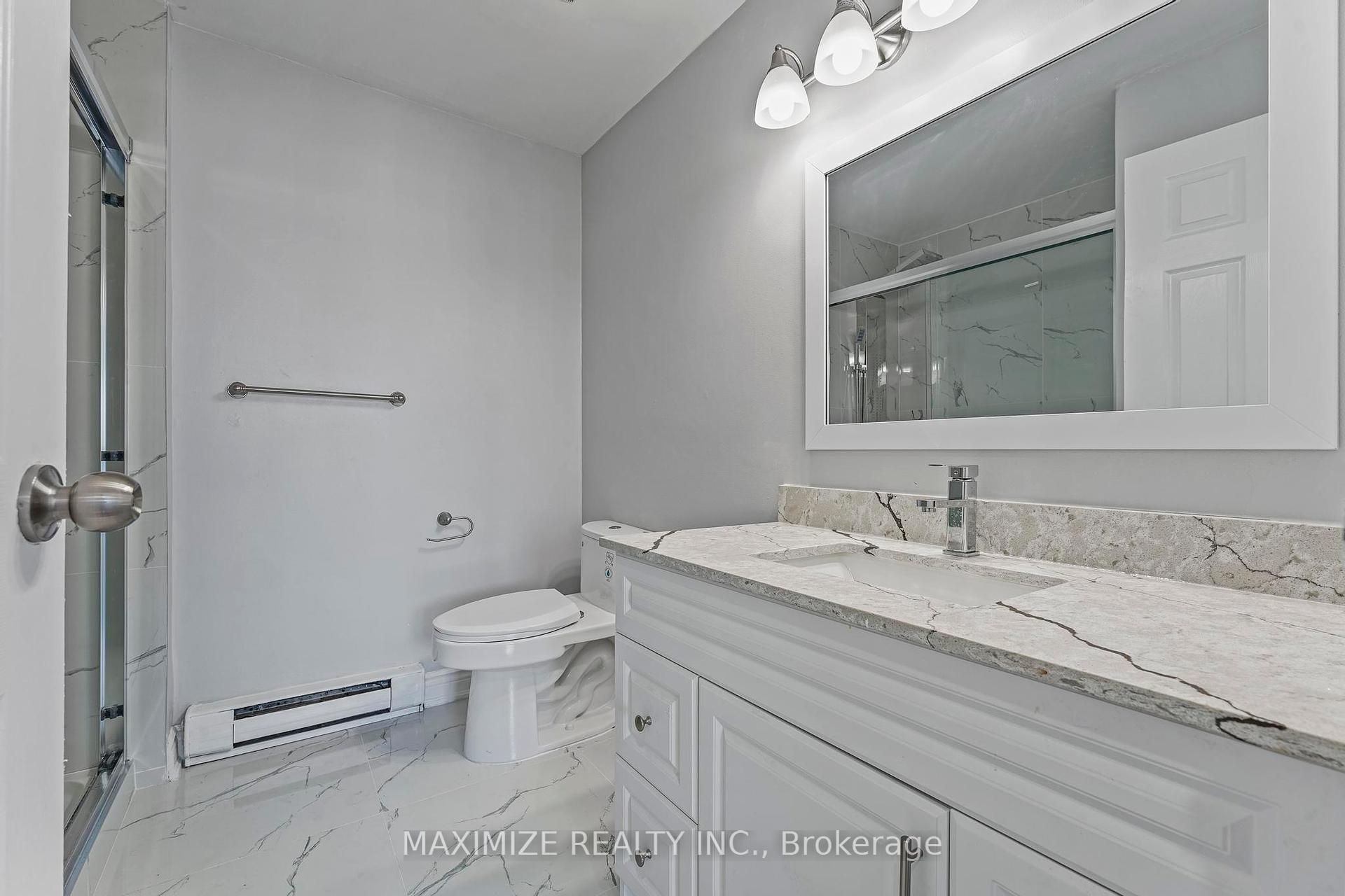 3 Bedrooms Condo at 1055 Dundas,  Mississauga For sale