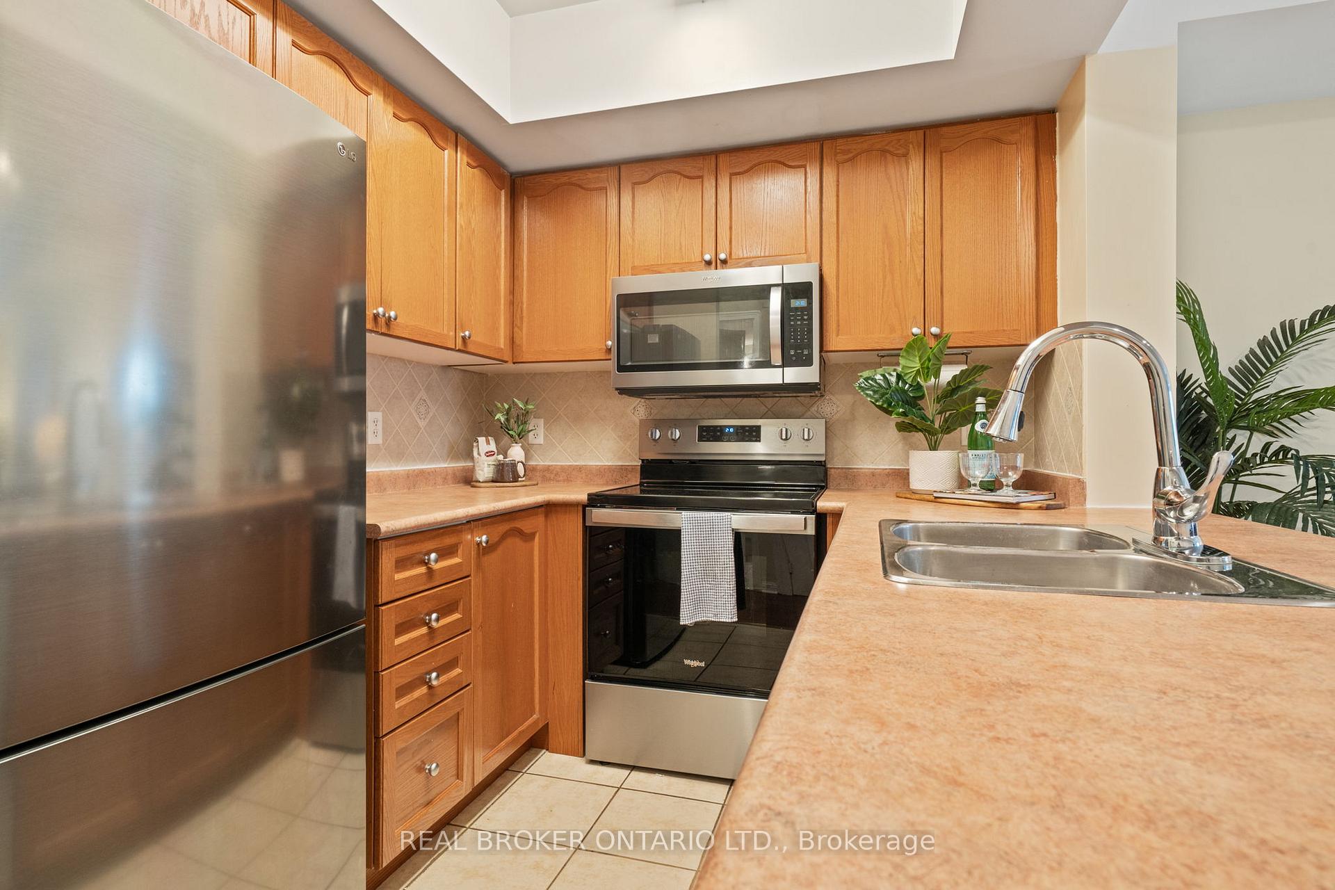 3 Bedrooms Condo at 3047 Finch, Toronto For sale