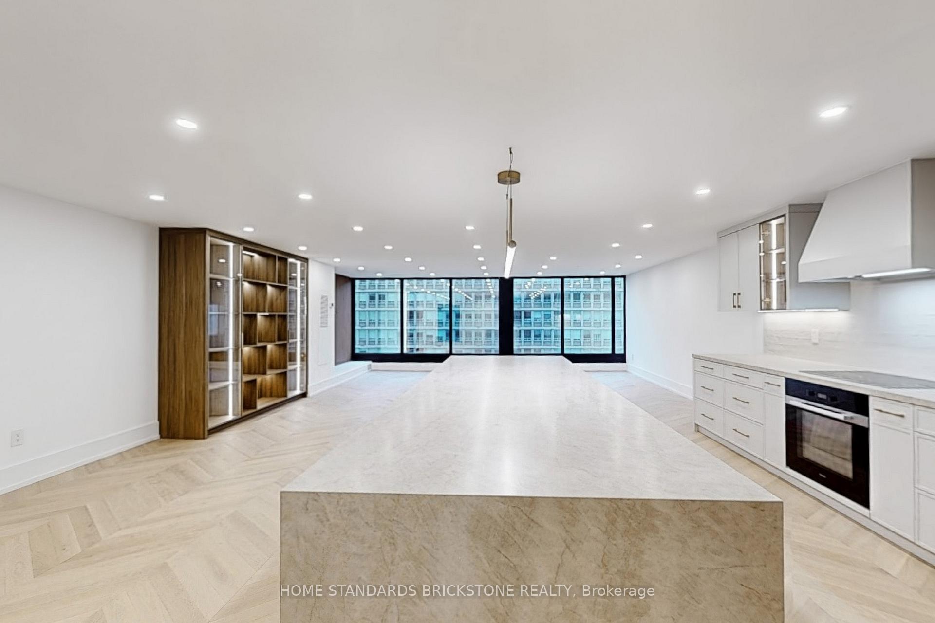 2 Bedrooms Condo at 110 Bloor, Toronto For sale