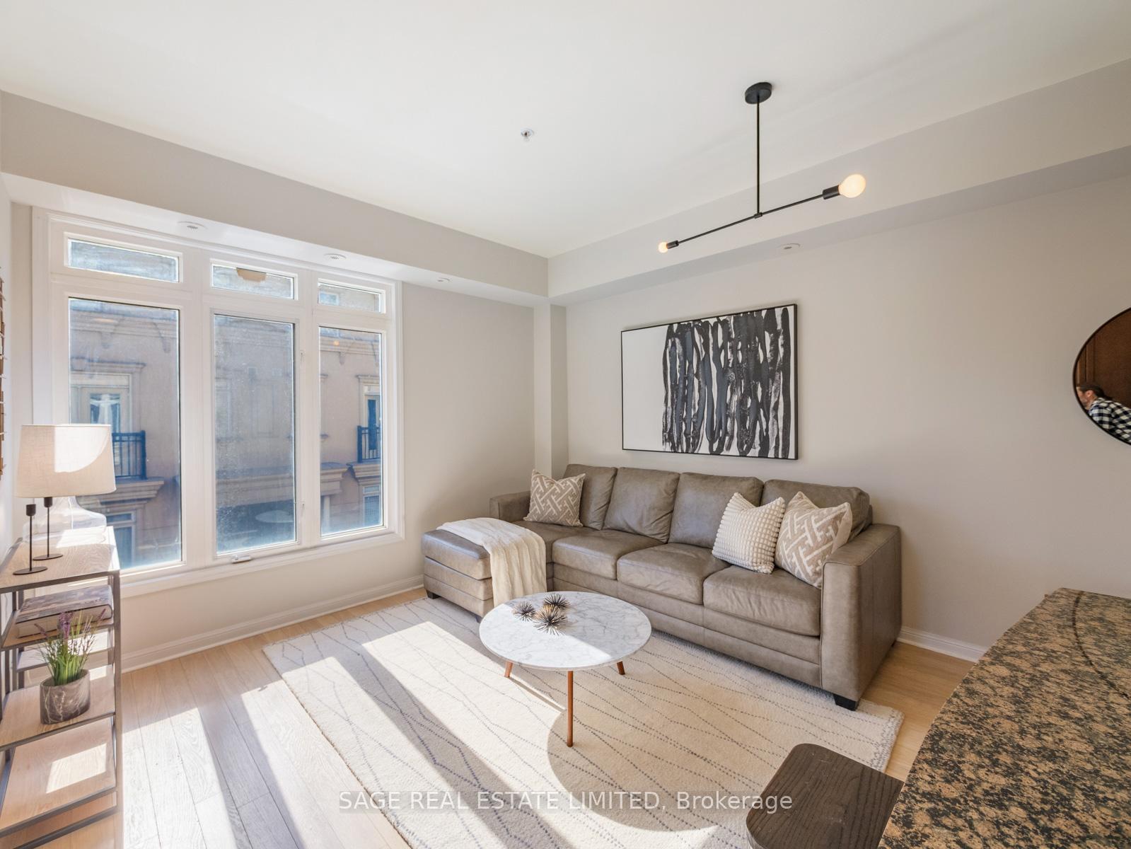 2 Bedrooms Condo at 78 Carr, Toronto For sale