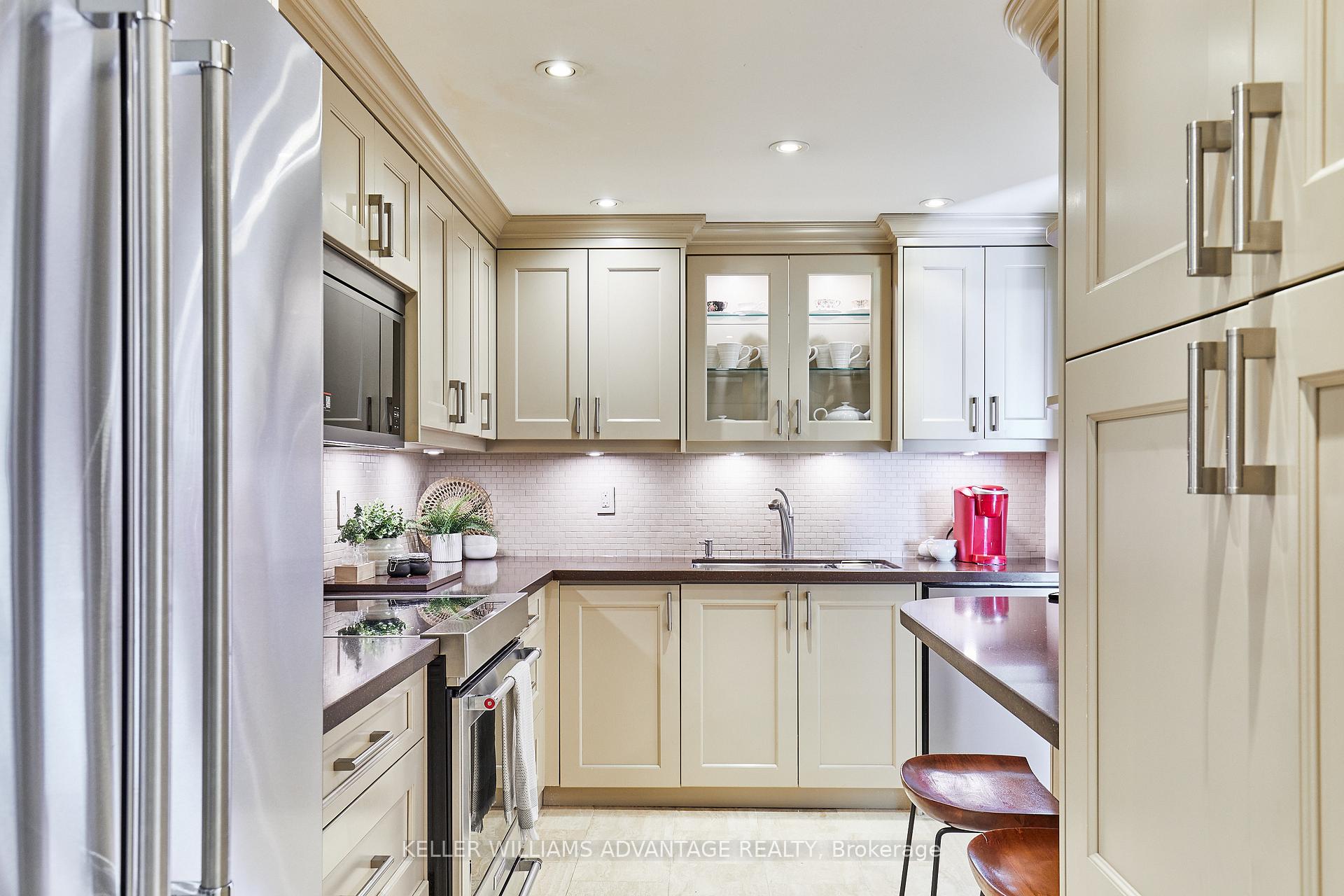2 Bedrooms Condo at 2045 Lake Shore, Toronto For sale