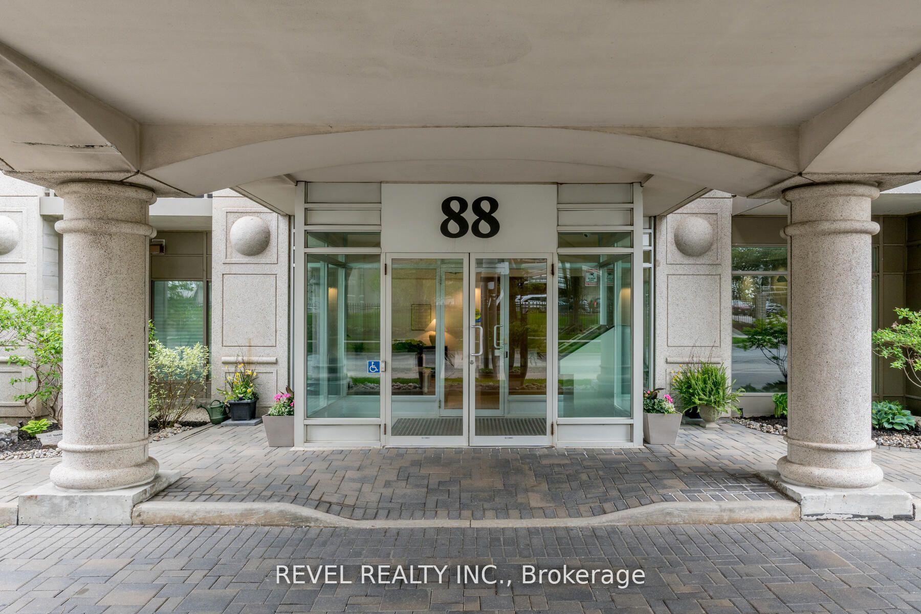 3 Bedrooms Condo at 88 Palace Pier, Toronto For sale