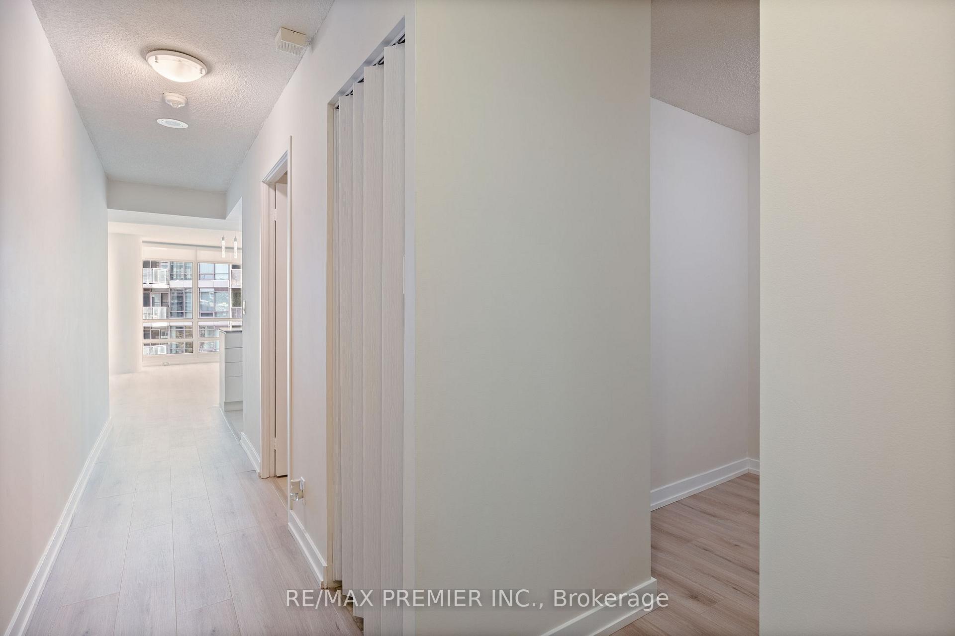 2 Bedrooms Condo at 381 Front,  Toronto For sale
