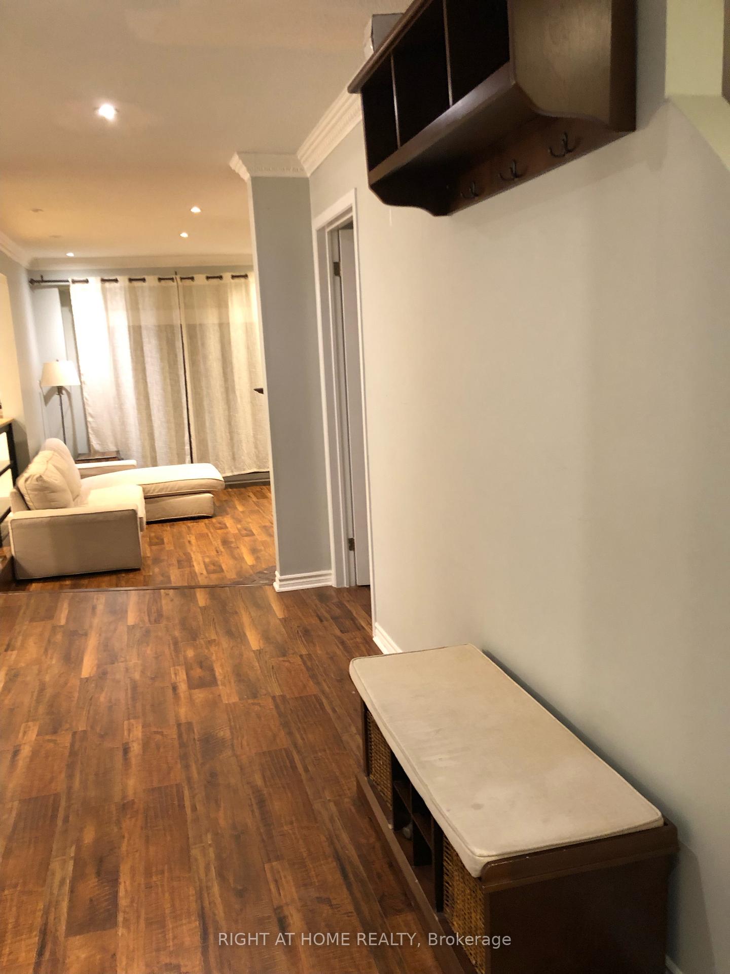 3 Bedrooms Condo at 3345 Silverado, Mississauga For sale