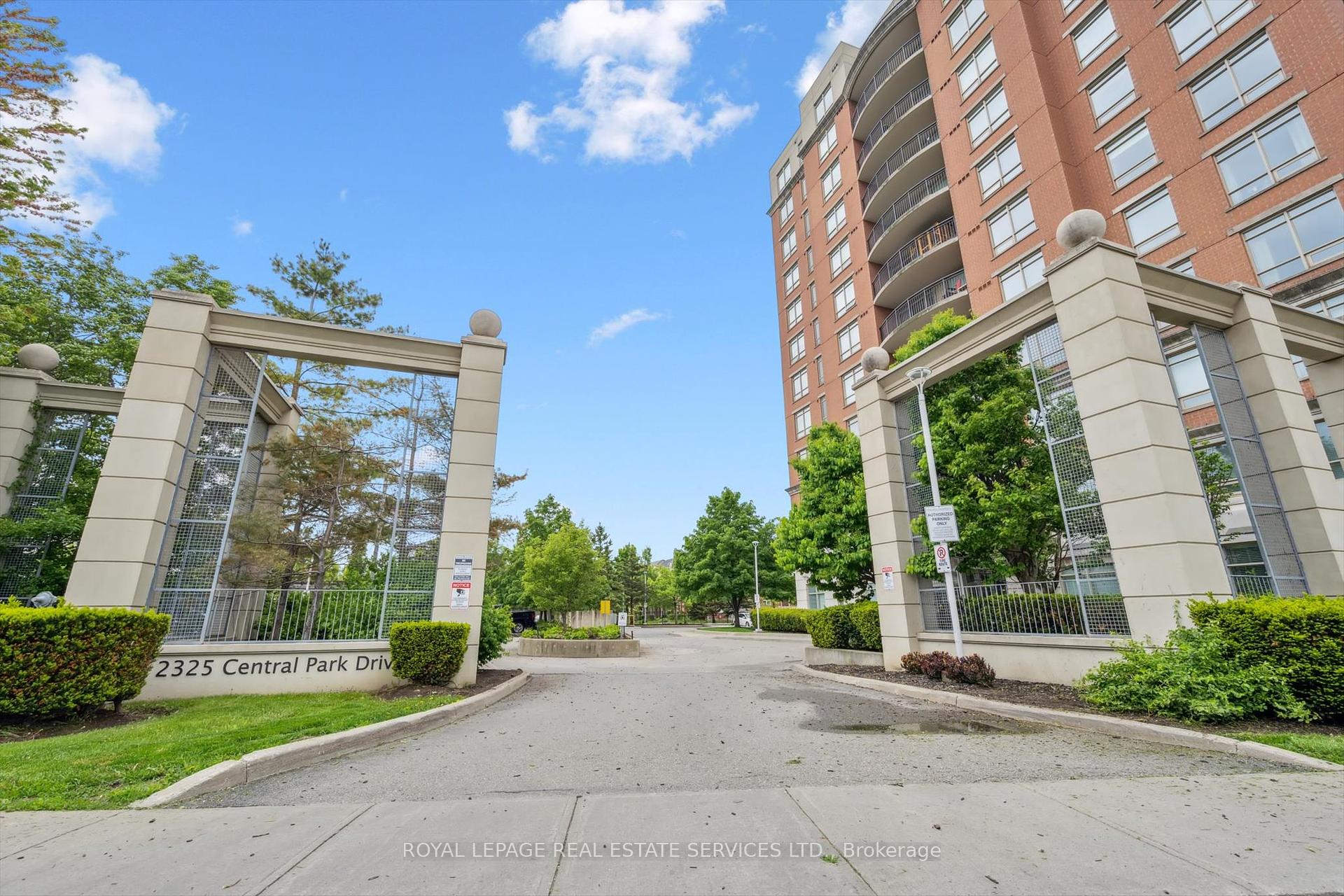 2 Bedrooms Condo at 2325 Central Park, Oakville For sale