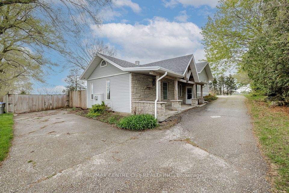 7641 Lakeshore