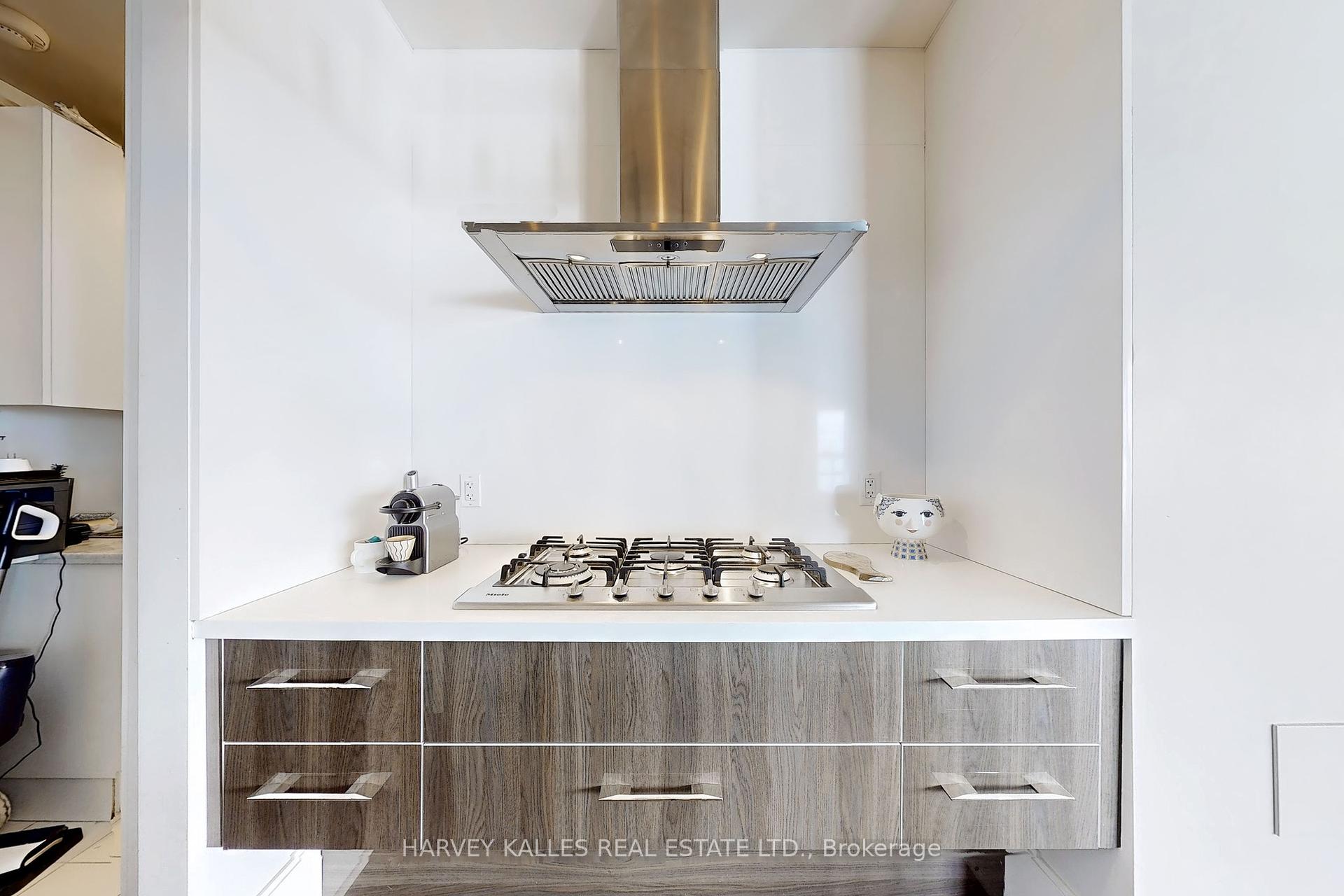 29 Queens Quay N/A E 1006